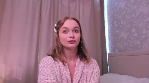 Snapshot of lilycoliins chatting on July 11, 2026, 10:40 am lilycoliins online show from July 11, 2026, 10:40 am