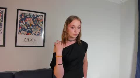 Snapshot of lilycoliins chatting on July 13, 2026, 5:49 pm lilycoliins online show from July 13, 2026, 5:49 pm
