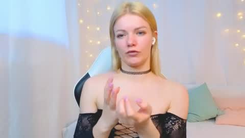 Snapshot of lilydavisss chatting on April 24, 2026, 2:47 am lilydavisss online show from April 24, 2026, 2:47 am