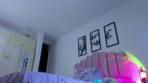 Lily online show from May 4, 2026, 5:47 am