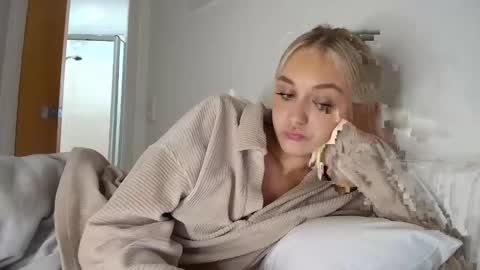 Snapshot of lilyflex chatting on April 13, 2026, 10:04 pm lilyflex online show from April 13, 2026, 10:04 pm