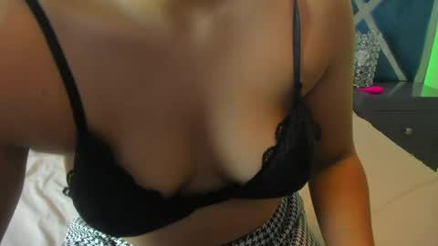 Sweetie Lily online show from April 16, 2026, 1:01 pm