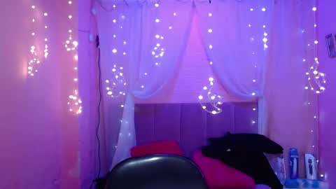 Snapshot of lilymoon_018 chatting on July 8, 2026, 2:10 pm lilymoon_018 online show from July 8, 2026, 2:10 pm