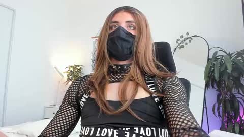 Lily Reina online show from May 5, 2026, 5:43 pm