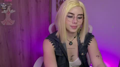 Snapshot of lilyrouse_ chatting on June 6, 2026, 3:44 am lily help me to collect more cosplay online show from June 6, 2026, 3:44 am