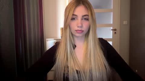 Lily online show from April 27, 2026, 6:06 pm