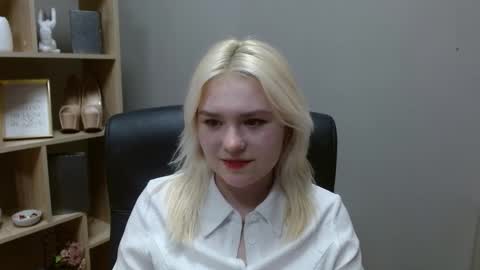 Snapshot of lilysweetxo chatting on February 18, 2026, 2:46 pm Lily online show from February 18, 2026, 2:46 pm