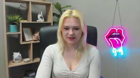 Lily online show from May 6, 2026, 6:52 am