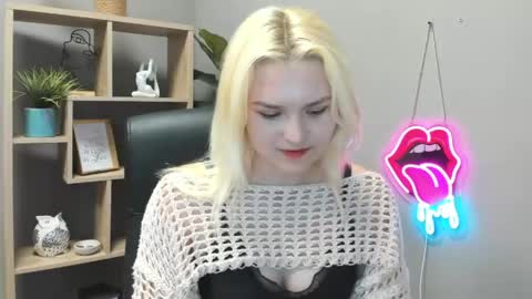 Lily online show from May 22, 2026, 7:15 am