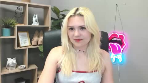 Lily online show from June 1, 2026, 1:35 pm