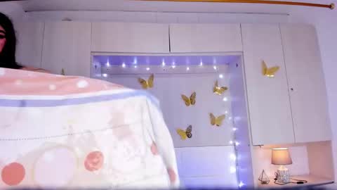 lilywhitee1 online show from November 29, 2025, 4:43 pm