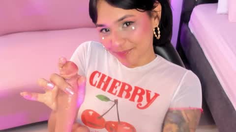 Snapshot of lilyy_joness chatting on May 13, 2026, 1:30 pm online show from May 13, 2026, 1:30 pm