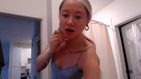 Lily Monroe online show from November 10, 2025, 1:10 pm