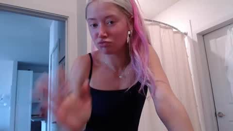 Lily Monroe online show from November 16, 2025, 6:24 pm