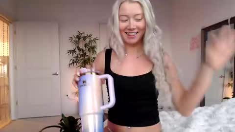 Lily Monroe online show from January 12, 2026, 1:05 pm
