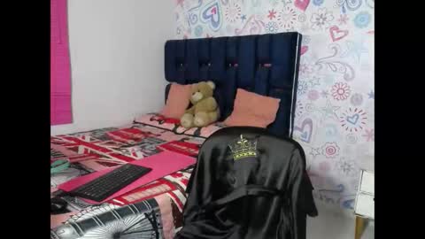 lina_clark_ online show from September 19, 2025, 1:56 pm