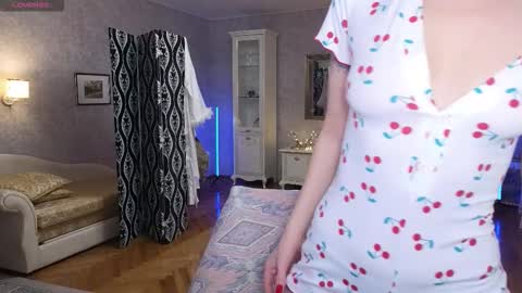 lina_flore online show from February 18, 2026, 8:27 pm