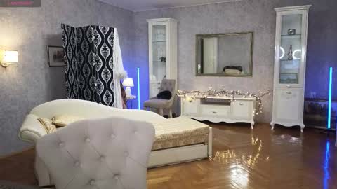 lina_flore online show from March 17, 2026, 8:12 pm