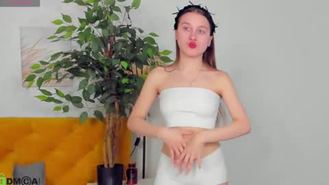 lina_massey online show from April 14, 2026, 1:00 am