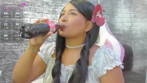 LINA SANCHEZ online show from June 29, 2026, 1:44 pm