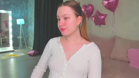 Lina online show from May 19, 2026, 1:11 am