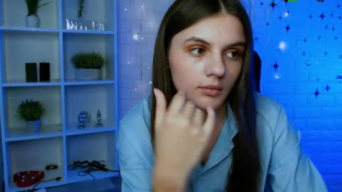 Snapshot of linaa_dolly chatting on June 4, 2026, 12:55 pm linaa_dolly online show from June 4, 2026, 12:55 pm
