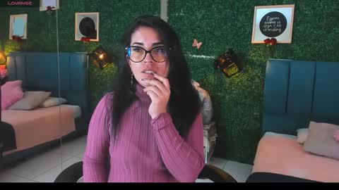 Lina  online show from November 3, 2025, 12:06 pm