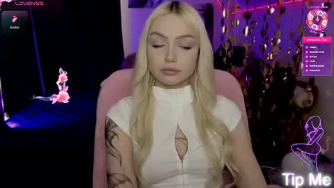 Snapshot of linalirian chatting on April 23, 2026, 12:29 pm I am Lina online show from April 23, 2026, 12:29 pm