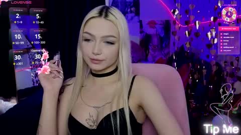 Snapshot of linalirian chatting on May 11, 2026, 9:37 am I am Lina online show from May 11, 2026, 9:37 am