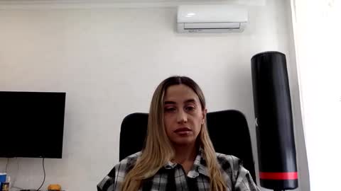 linavora online show from February 4, 2026, 12:00 pm