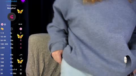 Snapshot of linda_giggle chatting on December 3, 2024, 2:36 am Giggles  online show from December 3, 2024, 2:36 am
