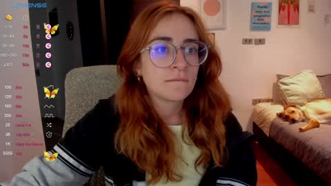 Snapshot of linda_giggle chatting on December 23, 2024, 11:17 pm Giggles  online show from December 23, 2024, 11:17 pm