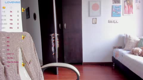 Snapshot of linda_giggle chatting on January 15, 2025, 1:41 pm Giggles  online show from January 15, 2025, 1:41 pm