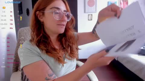 Snapshot of linda_giggle chatting on January 16, 2025, 2:51 pm Giggles  online show from January 16, 2025, 2:51 pm