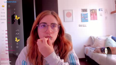 Snapshot of linda_giggle chatting on January 21, 2025, 7:50 pm Giggles  online show from January 21, 2025, 7:50 pm