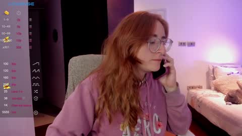 Snapshot of linda_giggle chatting on February 3, 2025, 12:47 am Giggles  online show from February 3, 2025, 12:47 am