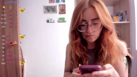 Snapshot of linda_giggle chatting on February 19, 2025, 1:39 pm Giggles  online show from February 19, 2025, 1:39 pm