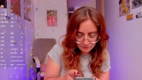 Snapshot of linda_giggle chatting on September 19, 2025, 2:29 pm Giggles  online show from September 19, 2025, 2:29 pm