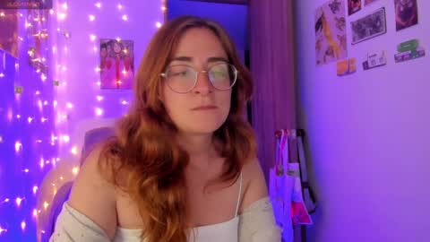 Snapshot of linda_giggle chatting on September 29, 2025, 10:58 pm Giggles  online show from September 29, 2025, 10:58 pm