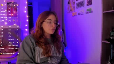 Snapshot of linda_giggle chatting on October 1, 2025, 3:01 am Giggles  online show from October 1, 2025, 3:01 am