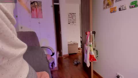 Snapshot of linda_giggle chatting on October 2, 2025, 1:18 pm Giggles  online show from October 2, 2025, 1:18 pm