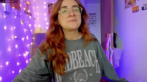 Snapshot of linda_giggle chatting on October 5, 2025, 10:40 pm Giggles  online show from October 5, 2025, 10:40 pm