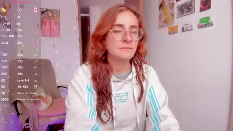 Snapshot of linda_giggle chatting on October 8, 2025, 3:09 pm Giggles  online show from October 8, 2025, 3:09 pm