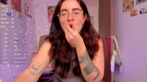 Snapshot of linda_giggle chatting on October 21, 2025, 1:45 pm Giggles  online show from October 21, 2025, 1:45 pm