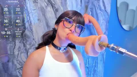 linda_sofi__ online show from April 23, 2026, 8:44 pm