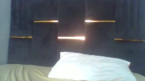 lindalovebird online show from June 21, 2026, 8:28 am