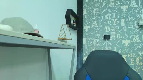 Snapshot of lindsey8 chatting on December 21, 2025, 11:50 am Lindsey online show from December 21, 2025, 11:50 am