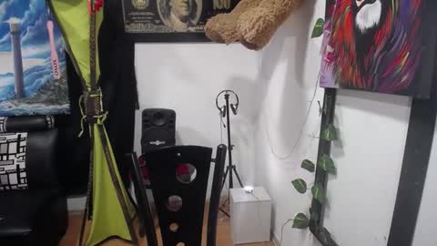 lindsey_2023 online show from February 27, 2025, 6:50 am