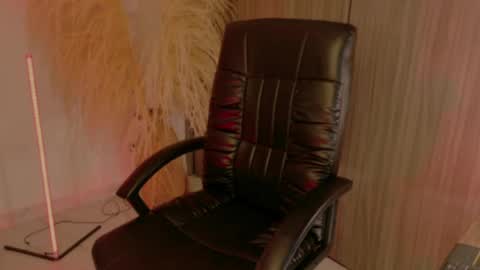 Lindsey Moss online show from March 16, 2026, 12:17 am