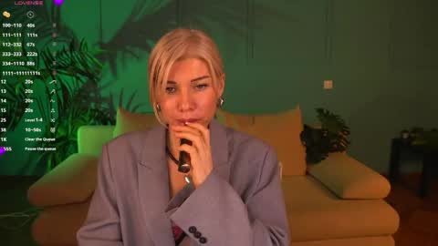 lindsi_luvviv online show from April 18, 2026, 4:33 pm